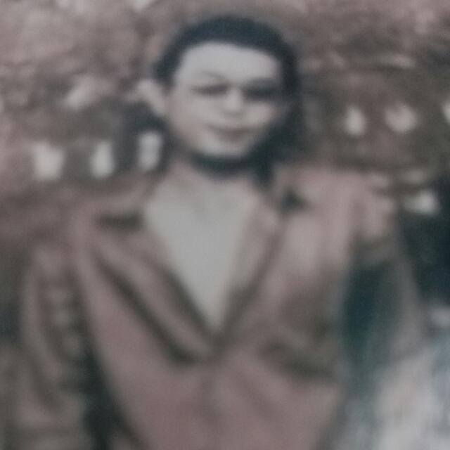 KMUNItAS ROCKbeni n roll?