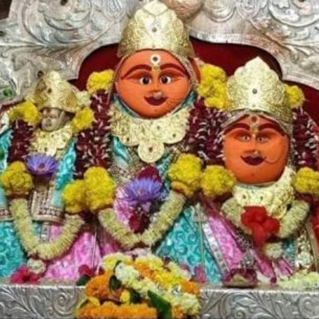 👑🚩मित्र एक परिवार🚩👑