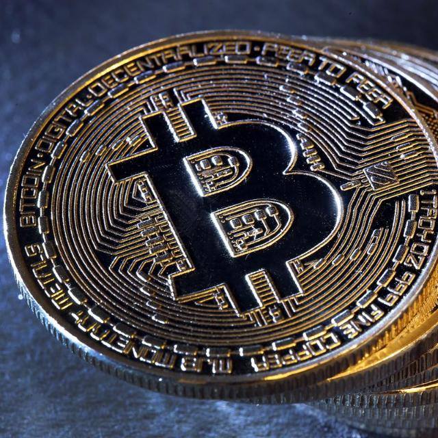 හැමෝටම  Bit Coin 