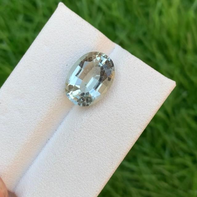 Gemologist And Gemstones