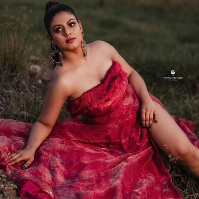 കളിതോഴി