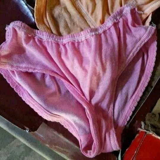 නෙන්ධි ගලවපු ජංගි👙බ්‍රා 🩱