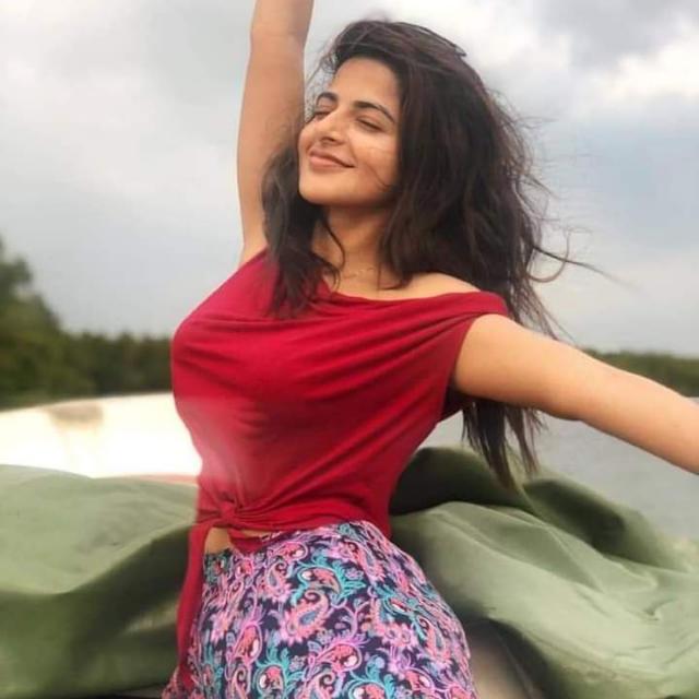 நடிகைகளின் காம விமர்சனம்🔞