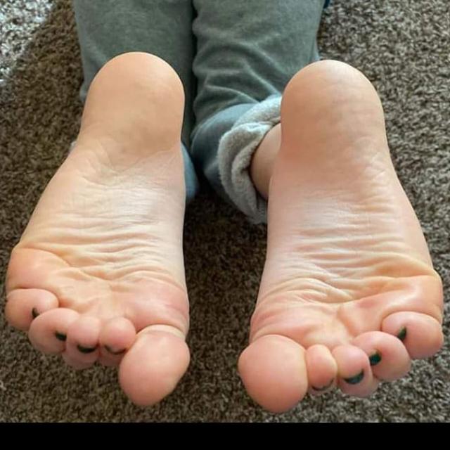 FootJob Cum Blast 💦👣