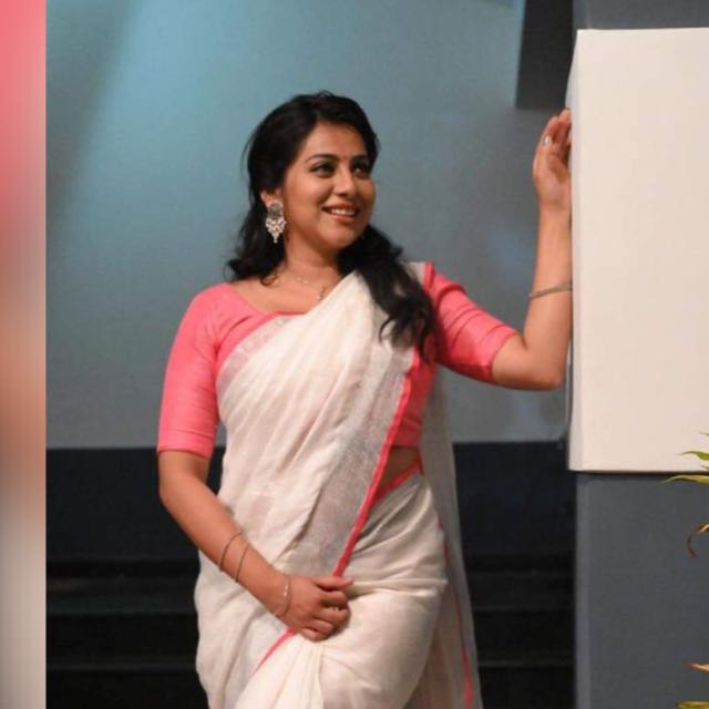 ? മലയാളി ആൻറി മാർ????