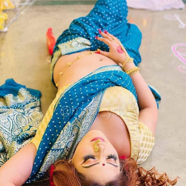 Hot saree navel picture