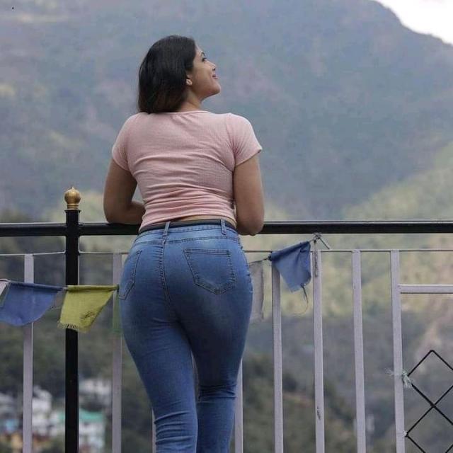 ?ලංකාවේ upskirt දාපල්ලා?