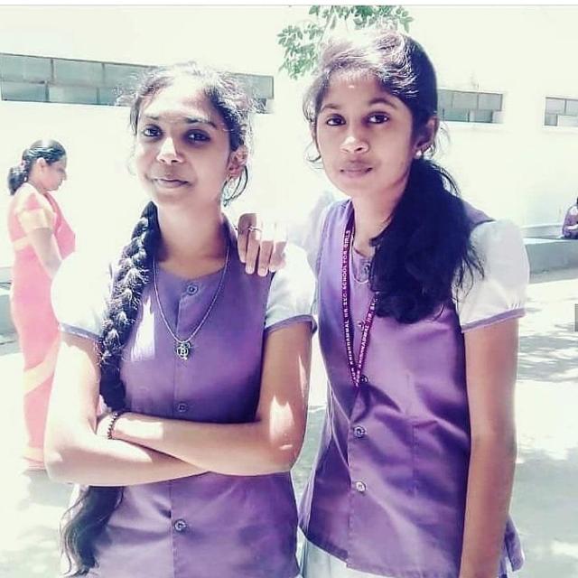 பள்ளி பெண்கள் குரூப்