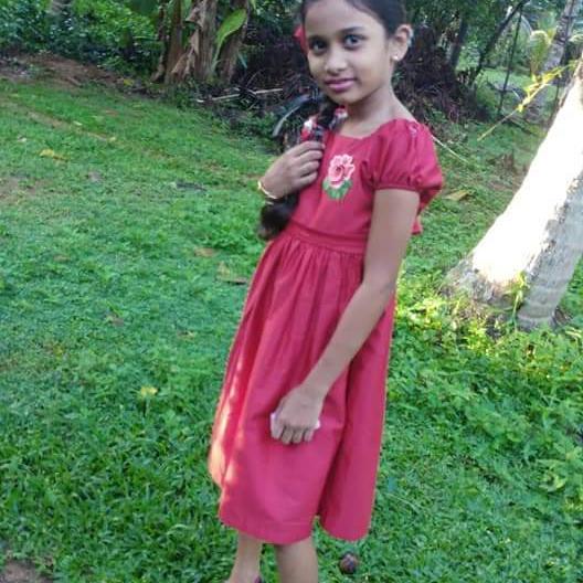 ස්කෝලේ කෙල්ලෝ