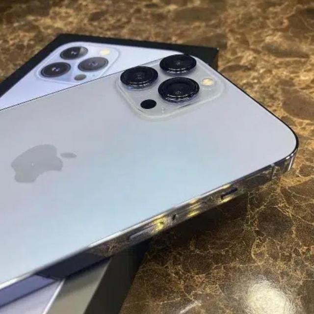 Non custom phones seller