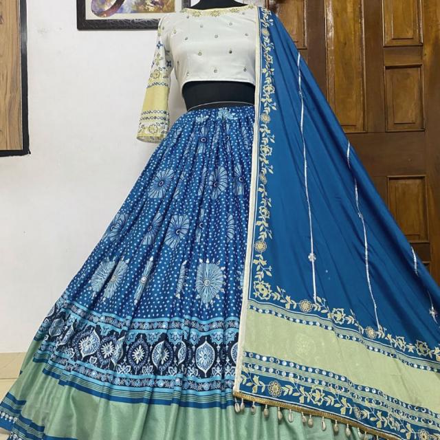 Pretty Sarees?Pretty womn