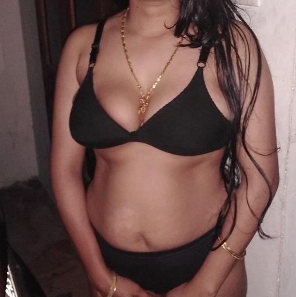 കാമുകിയൂടെ കഴപ്പ് ? ?