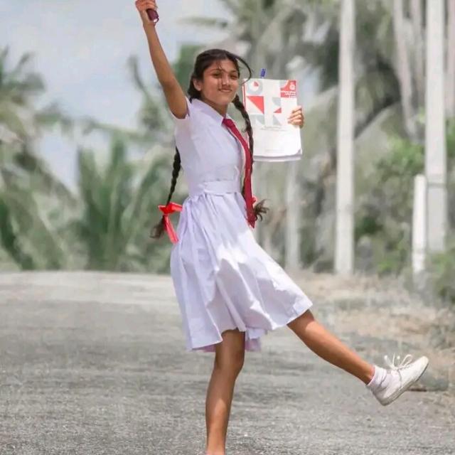 කෙල්ලො විතරයි