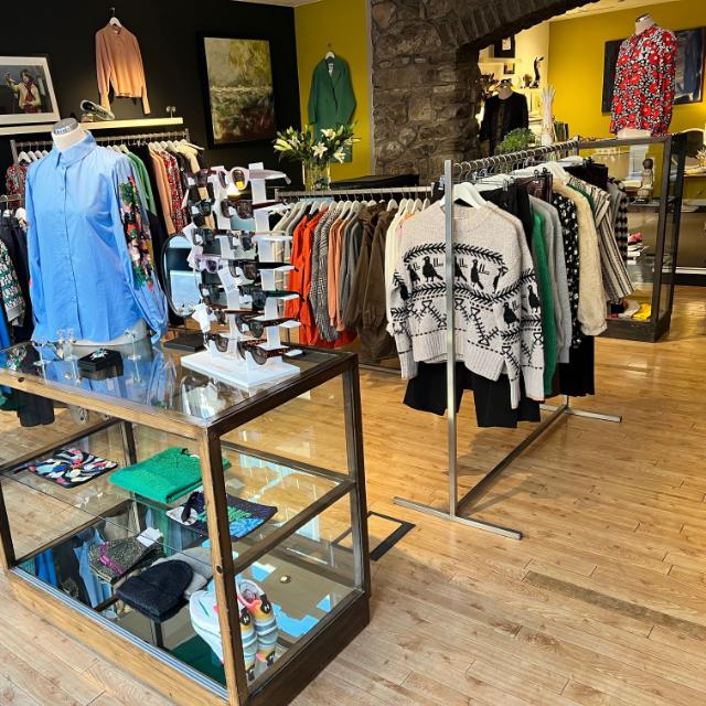 EMOTICON CLOSET🛍️