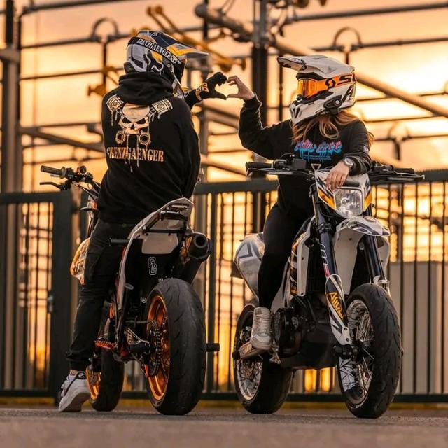 අපි සැම මිතුරෝ ?