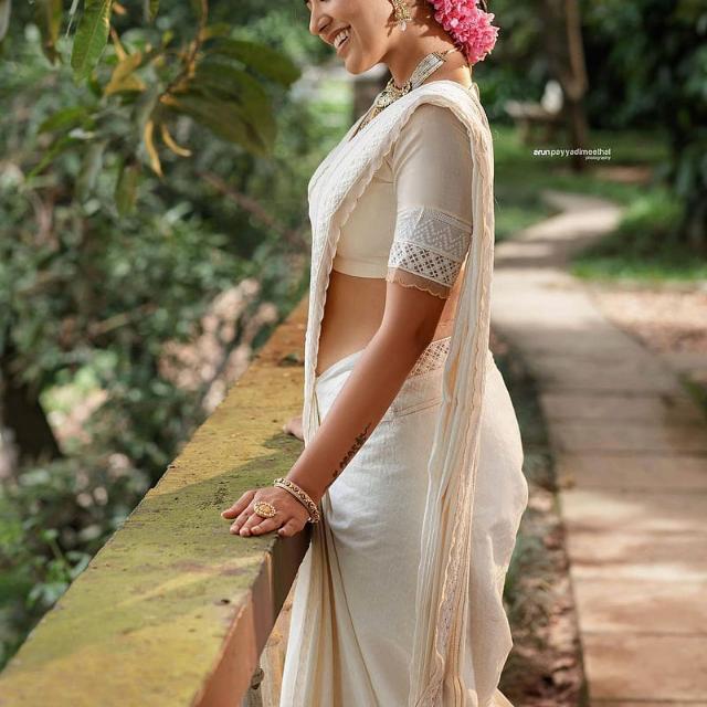 കറുത്ത പെണ്ണിന്റെ ചന്തി ???