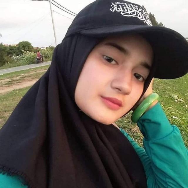 MOM AND SISTER BREAST ?