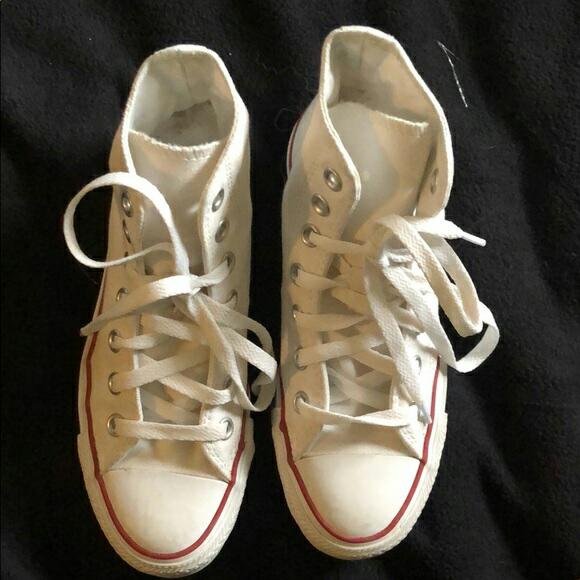 MY STINKY CONVERSE SNEAKE