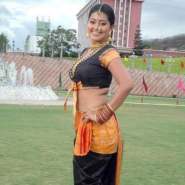 தமிழ் அம்மா பூப்ஸ்