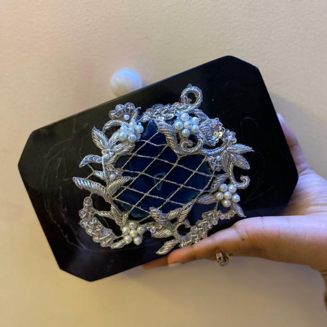 YOUR LITTLE SHOP OF PURSE