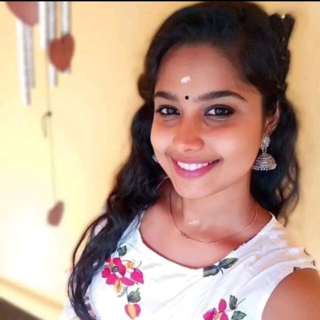 தமிழ் பெண் வீடியோ அழைப்பு