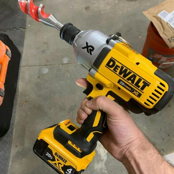  building line  worker