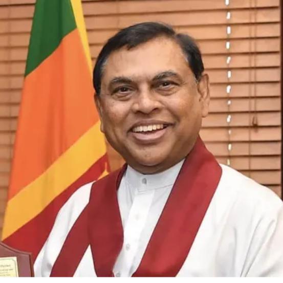 බැසිල් සමග නැගිටිමු.