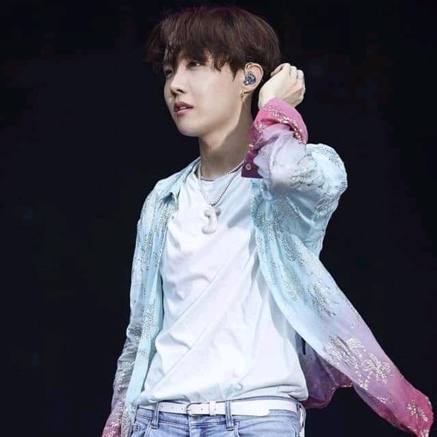 HOBI BIASED❤️🌚🔥