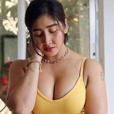 Tight boobs ?full open service 