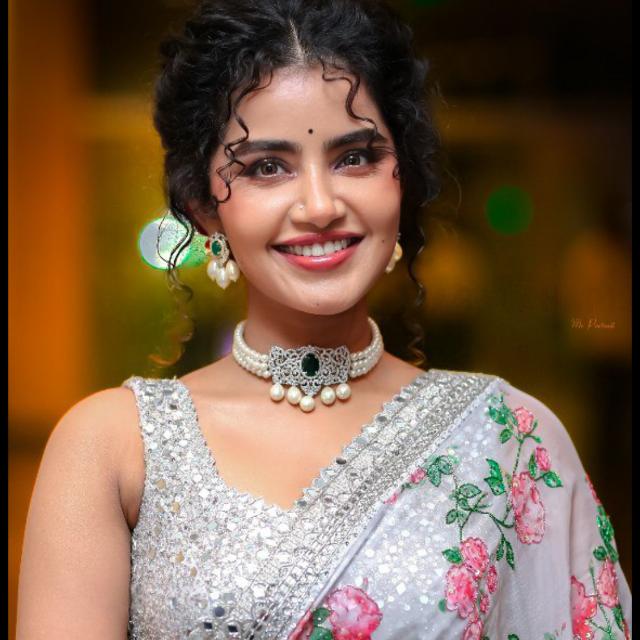 കാമിനി??