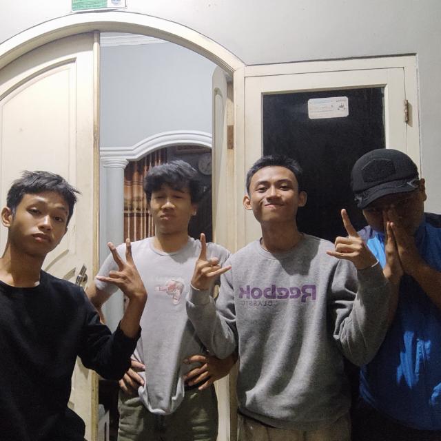 I'm actually 4 people