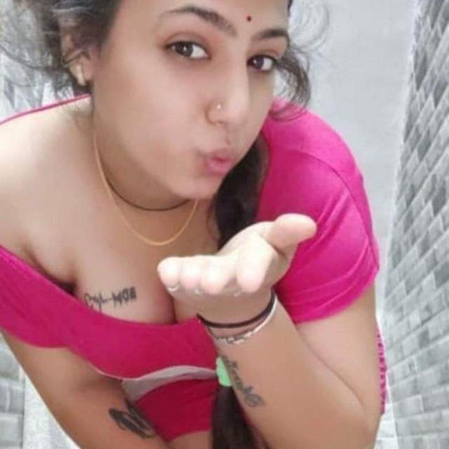முழு நிர்வாண வீடியோ அழைப்பு சேவை உள்ளது
