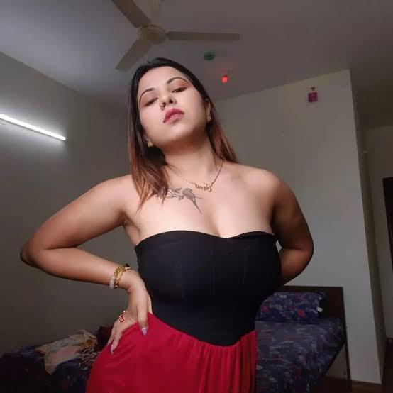 ப்ரியா நிர்வாண வீடியோ அழைப்பு சேவையைத் திறக்கிறார் 🍑