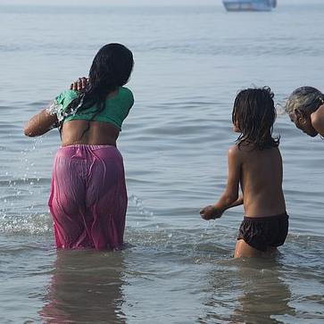 பாப்பா பாவாடை உள்ளே