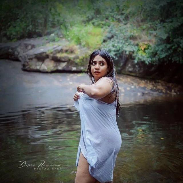 അവളുടെ പൂറിന്റെ മണം